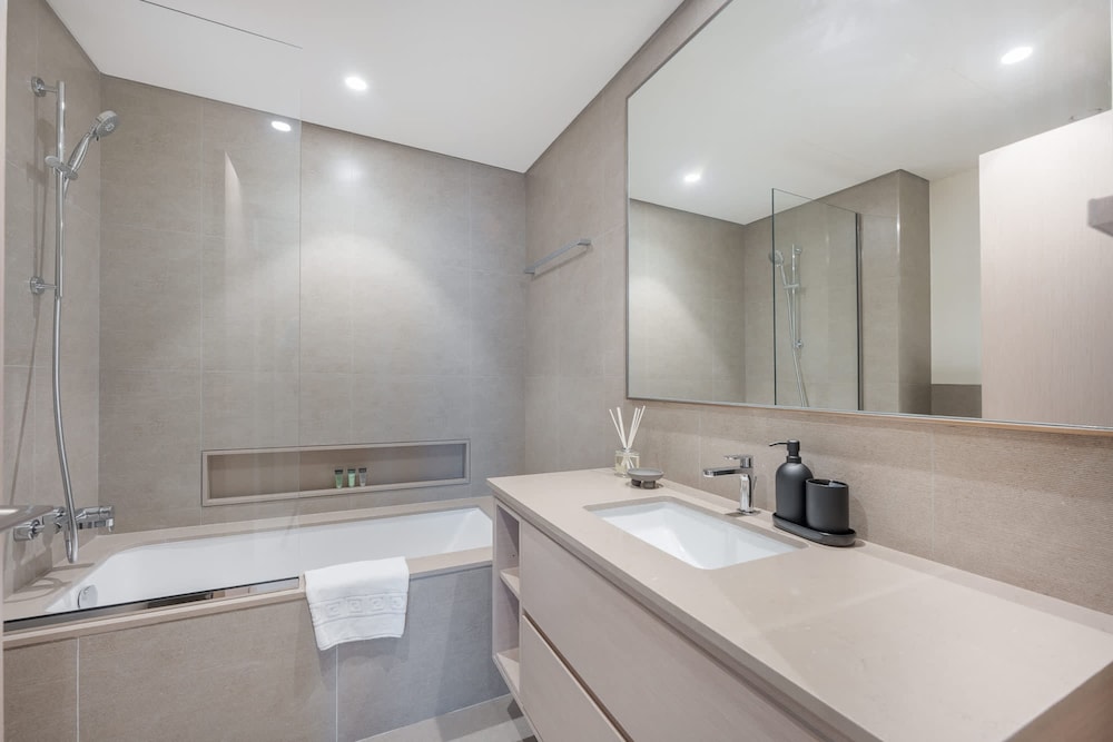Cozy 2-bedroom Apartment Perfect for Family in Downtown With Burj Khalifa Views