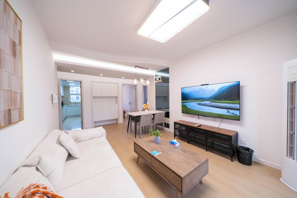 Tyms Changning Spacious 3BR 2BA APT