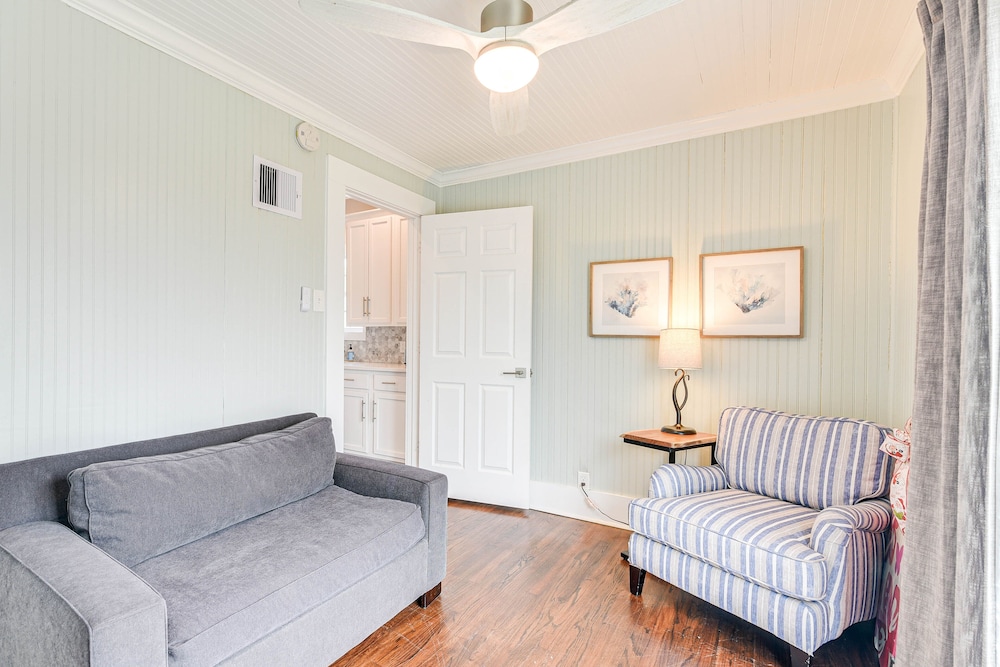 4 Mi to Moody Gardens: Galveston Home w/ Grill