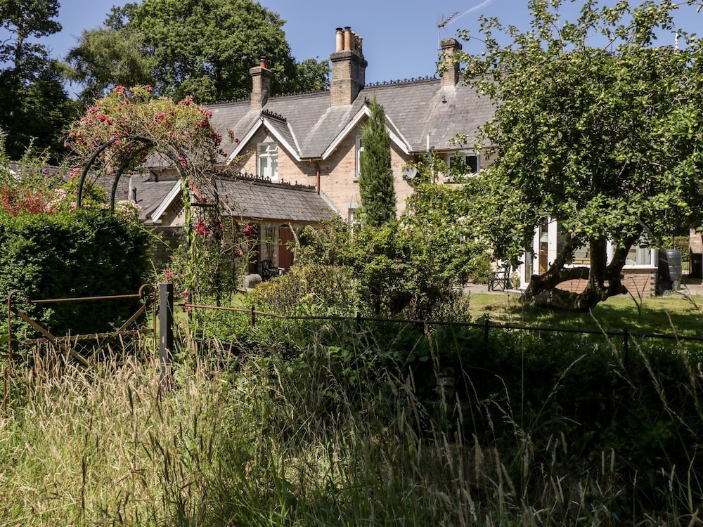 2 Heath Cottages