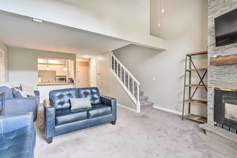 Ellicottville Townhome ~ Half Mi to Slopes! view 4
