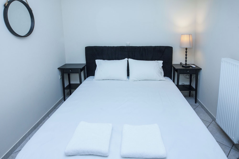 Elegant Spacious 2 Bd Apt in Petralona