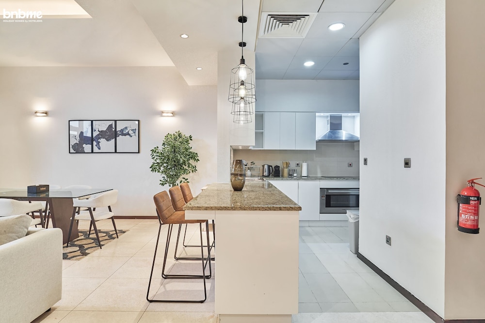 1B-Tiara Aquamarine-G05 by bnbme homes