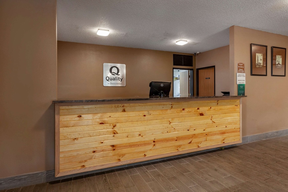 Quality Inn Redgranite view 4