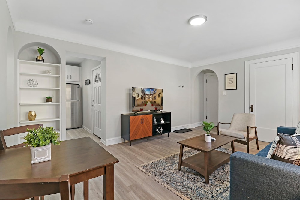 Portage Park 1BR Retreat - Montrose 2S