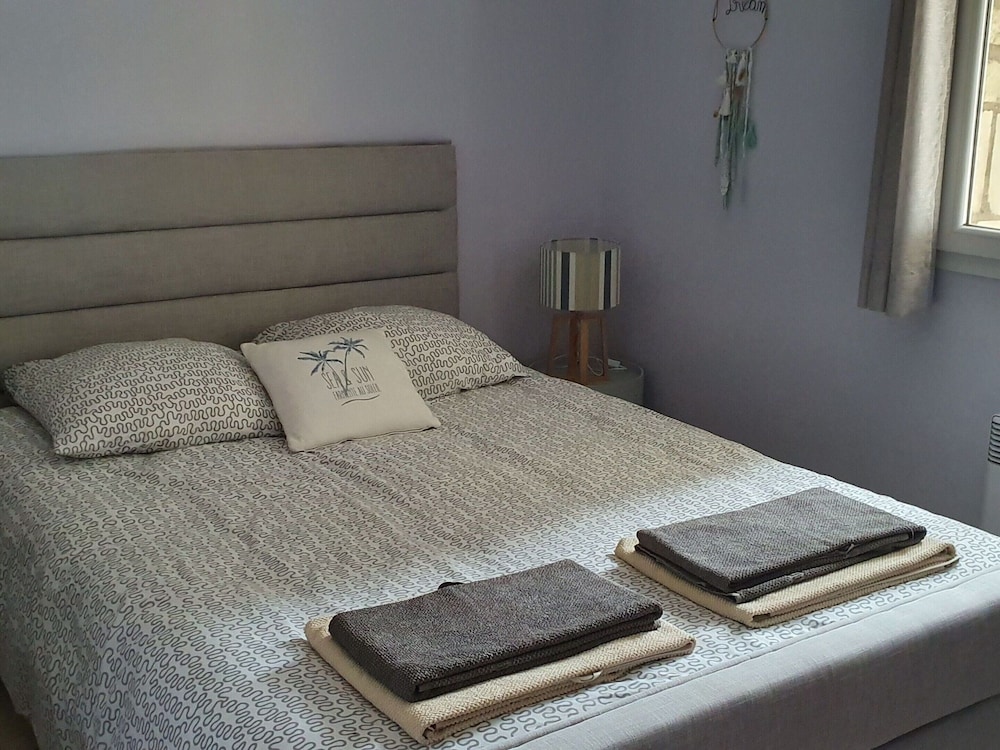 Simplistic Holiday Home in Orgon With Swimming Pool view 4