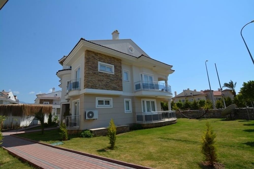 Golden Life Blue Green Residence