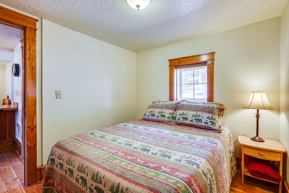 Secluded Stonewall Cabin w/ Mountain View! view 2