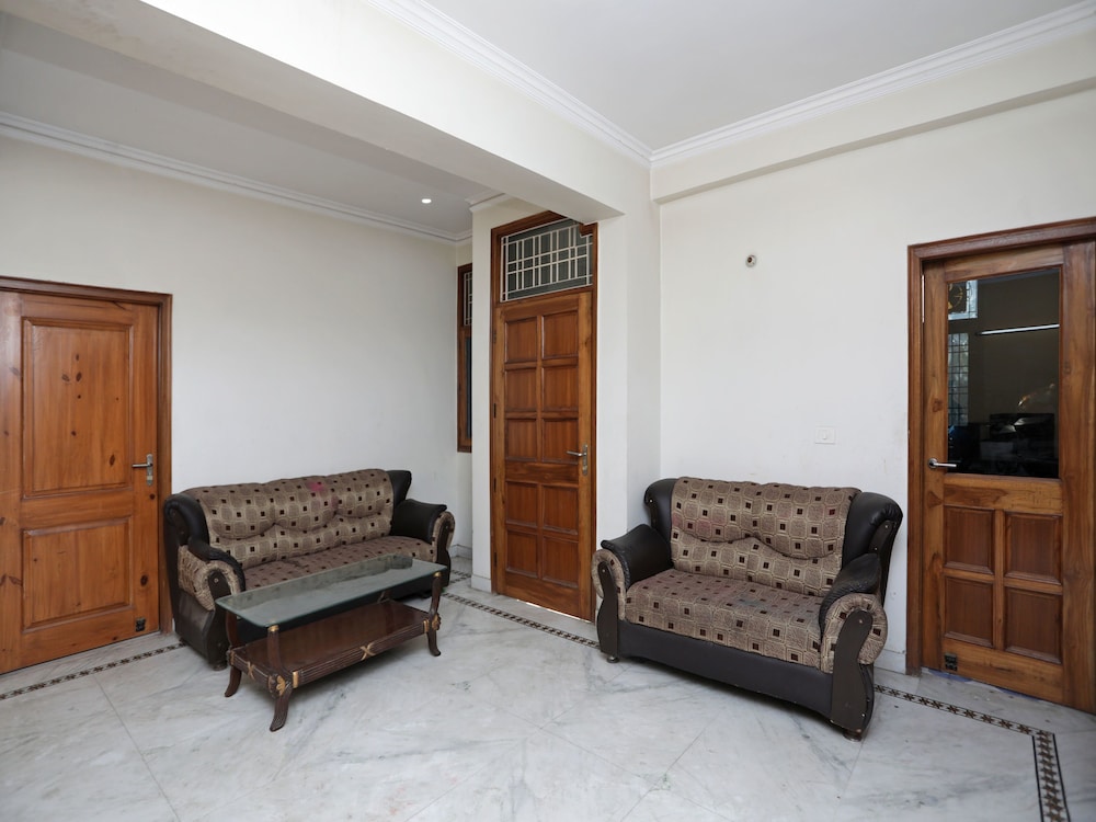 OYO 12502 City Hotel