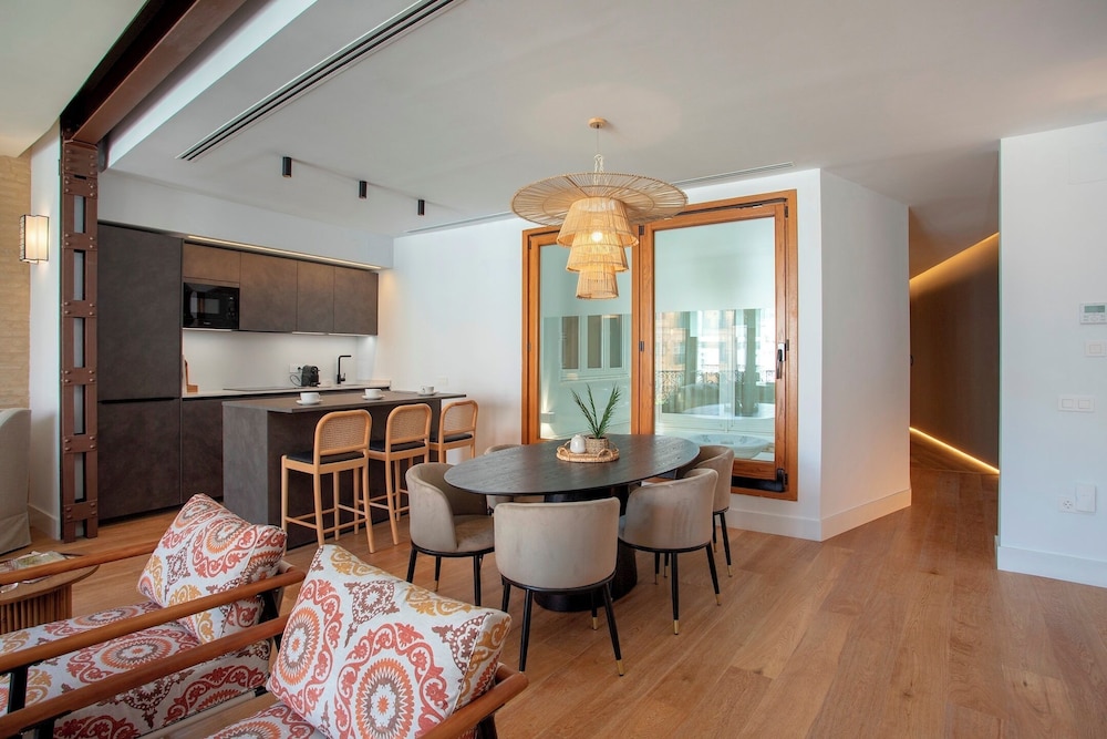 Bright Apartment in Seville. Tomás de Ibarra II