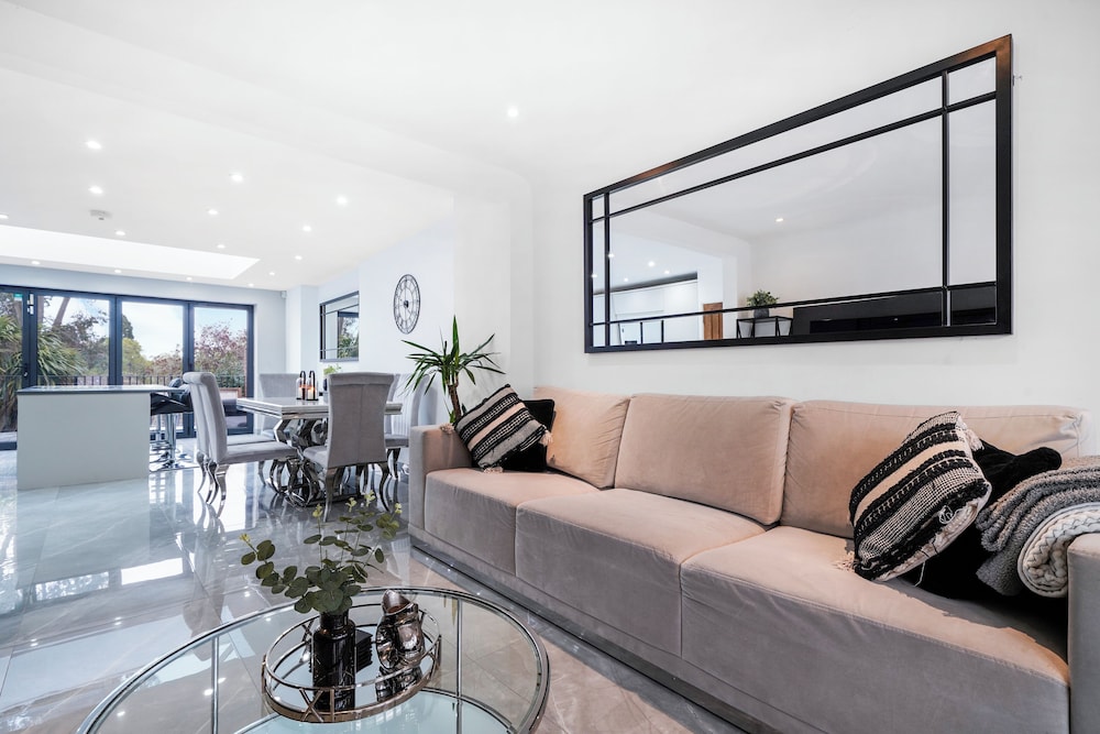 Mount Park Rd Flat