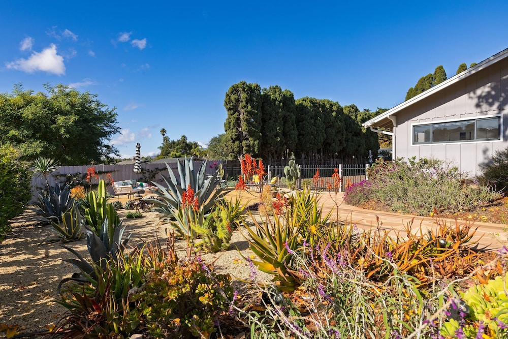 Hummingbird Haven by Avantstay Dog-friendly Near the Beach Huge Yard Hot Tub