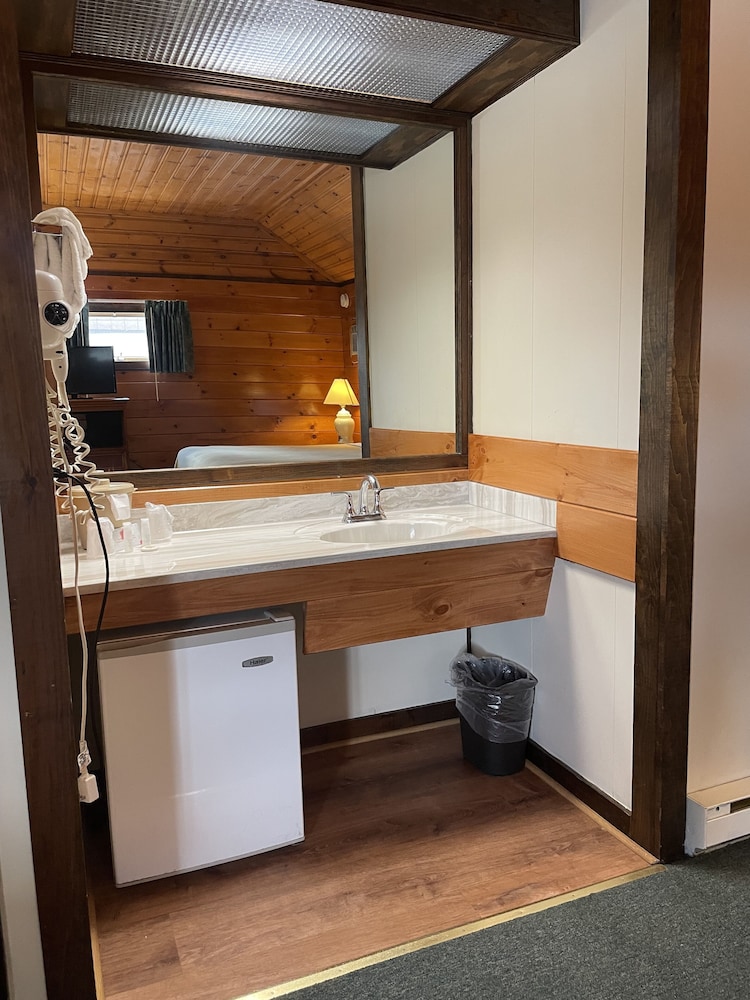 Lake Crest Inn