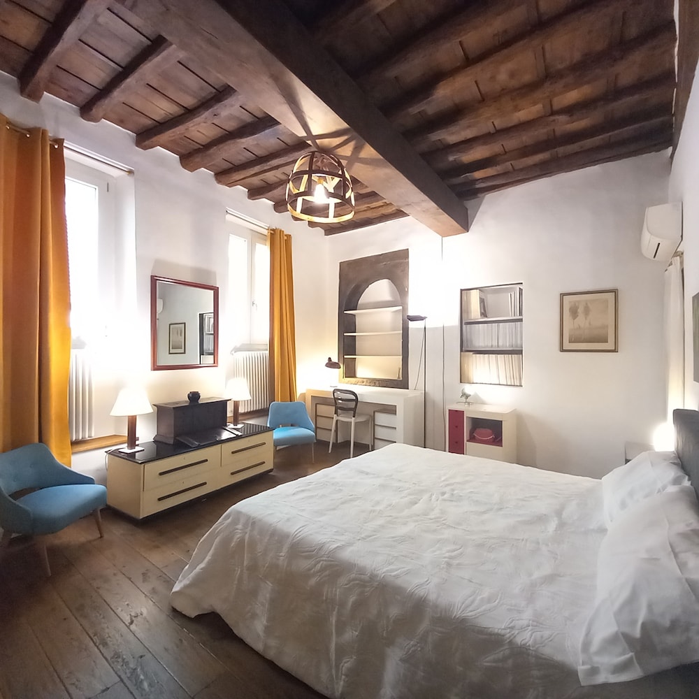 Pepi 64 in Firenze With 2 Bedrooms and 1 Bathrooms