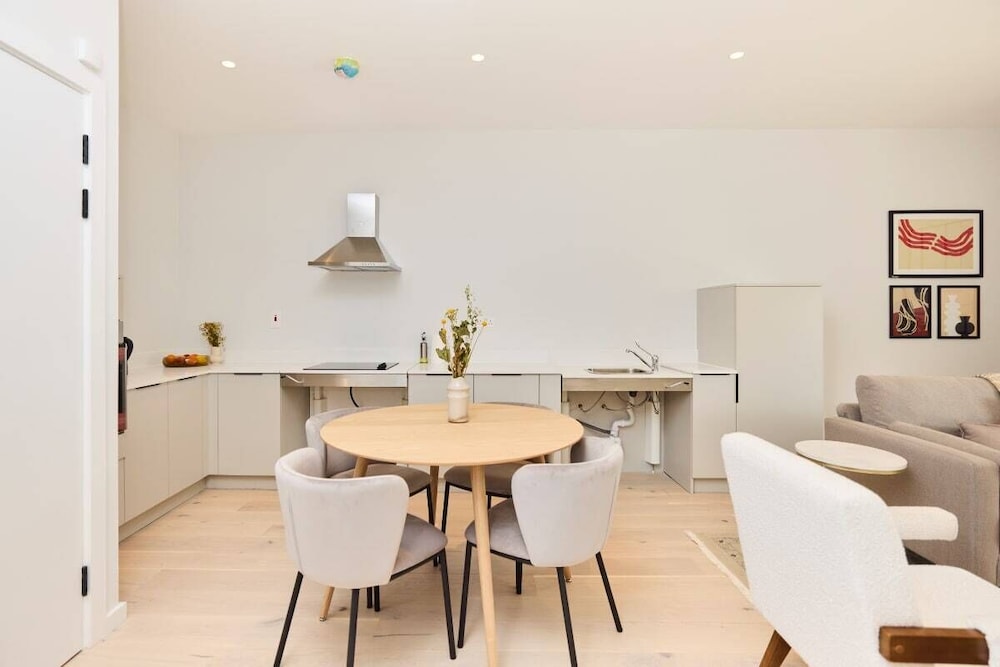 The Brondesbury Hideout - Breathtaking 1bdr Flat With Terrace + Parking