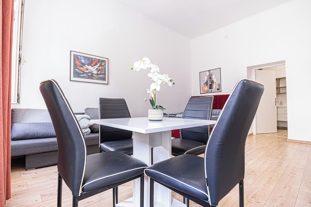 Large 5BR Central Flat Near Augarten