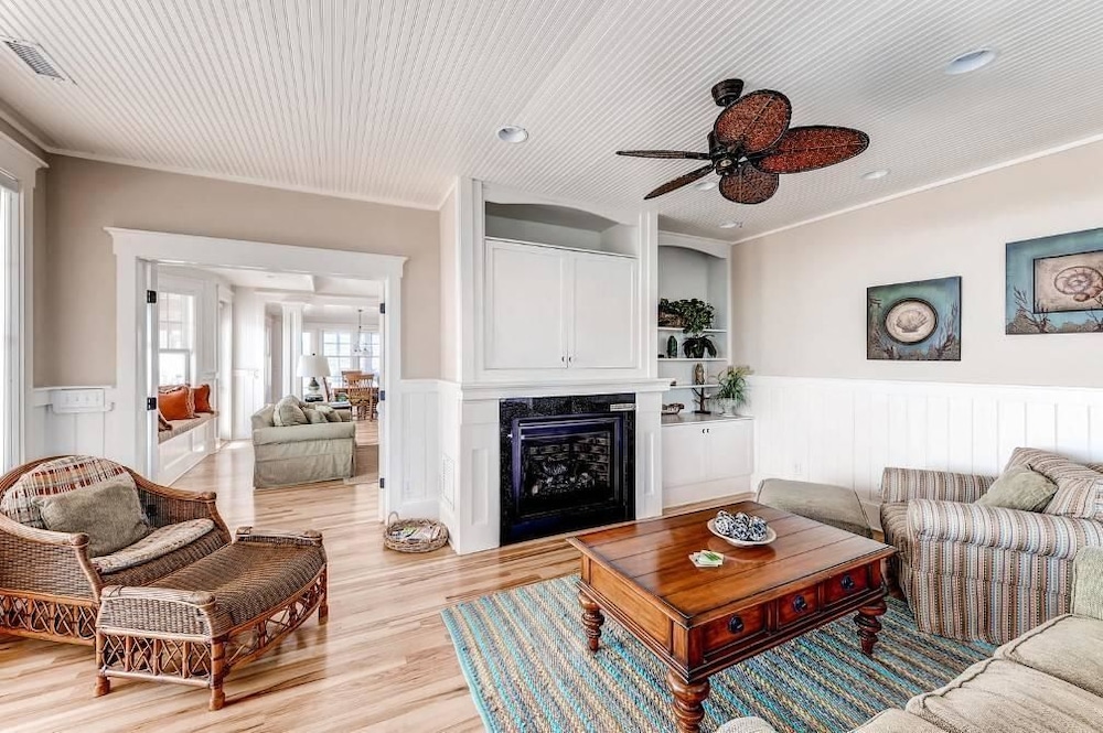 Chirico House 6 Bedroom Holiday Home By Bald Head Island