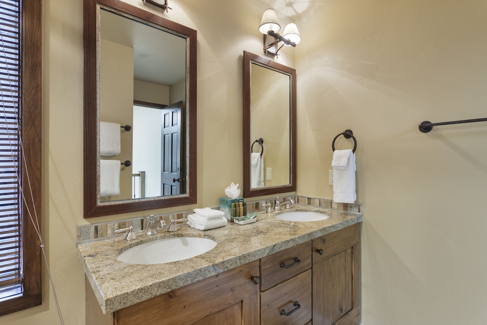 Upper Telemark Drive Home at Deer Valley Resort - 7 Bedroom Home with Hot Tub #2960 7 Home