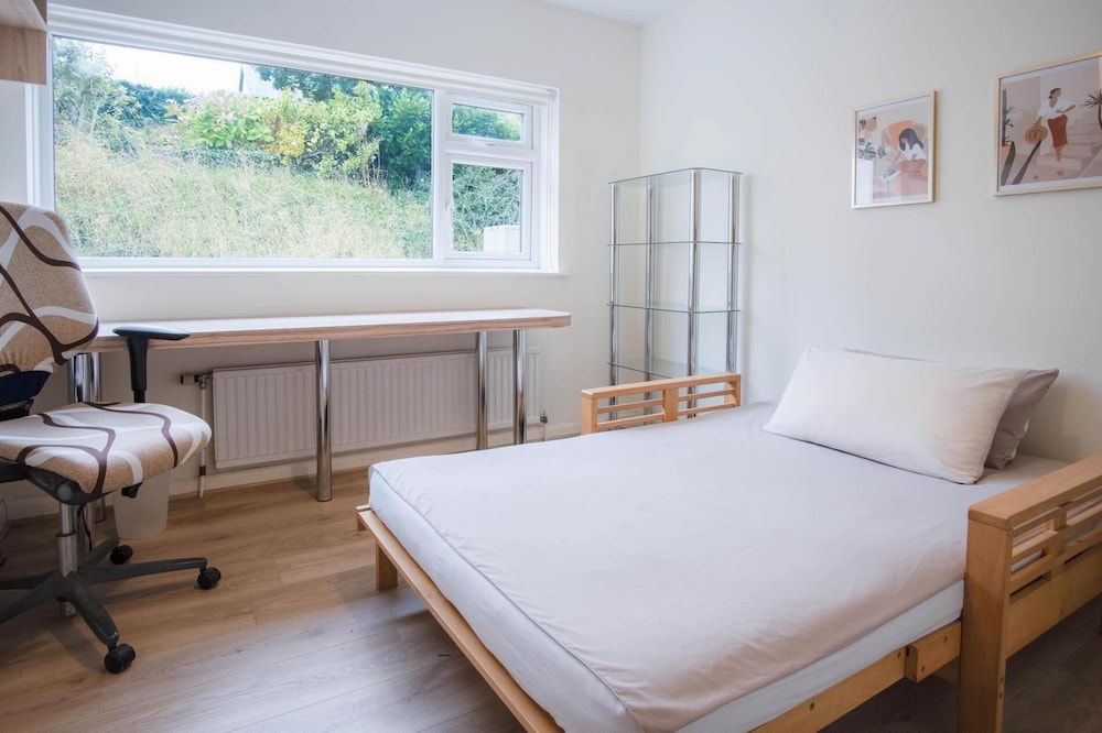 Longview - 4 Bedroom Holiday Home - Pembroke Dock