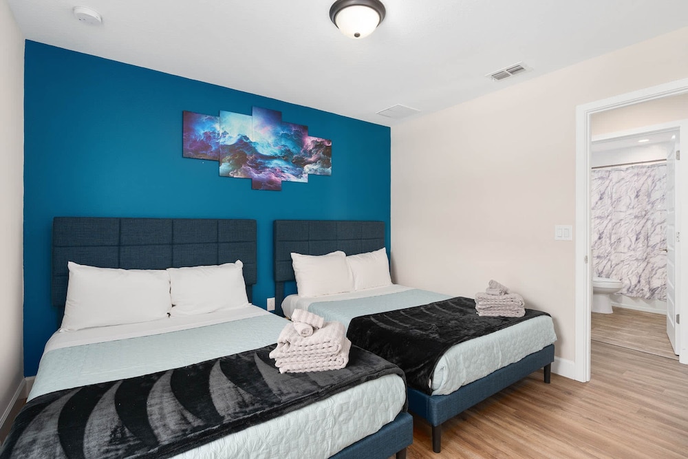 Super Luxe- Sleeps 17 W Designs Near Disney