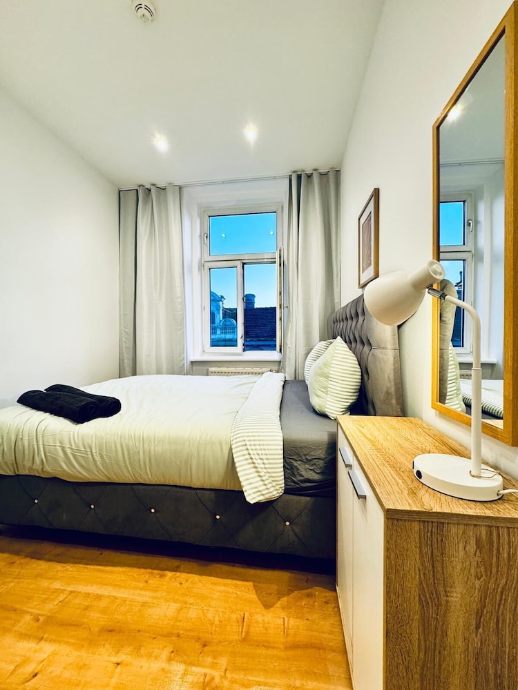 Lovely 4BR Apt Near Kaufpark Alterlaa