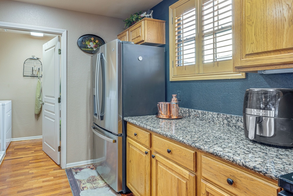 Stay, Work & Golf! Prescott Condo w/ WFH Setup