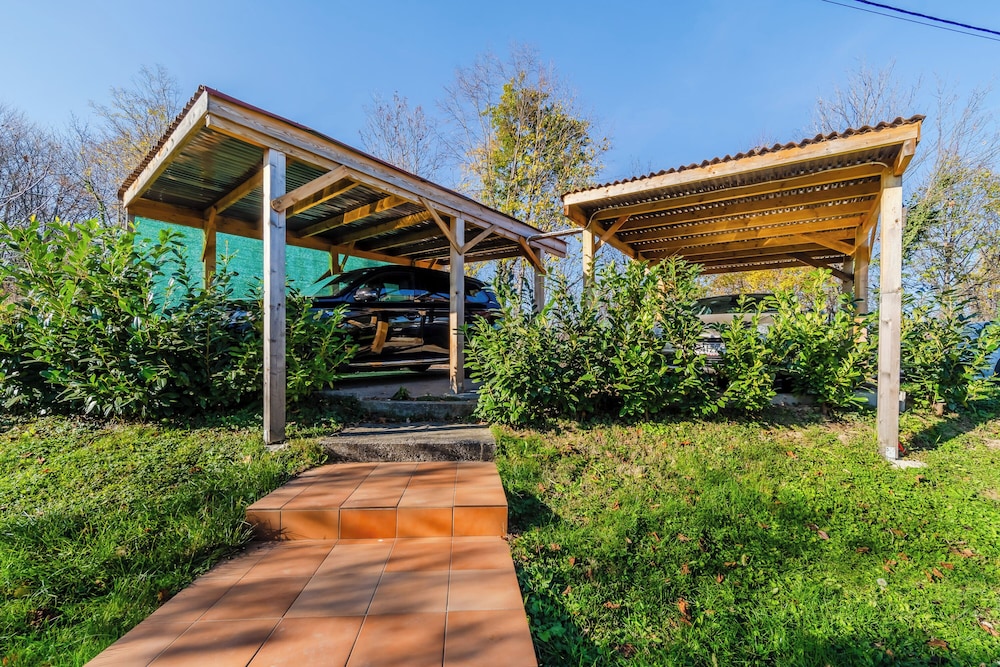 Hilltop Panorama Chalet
