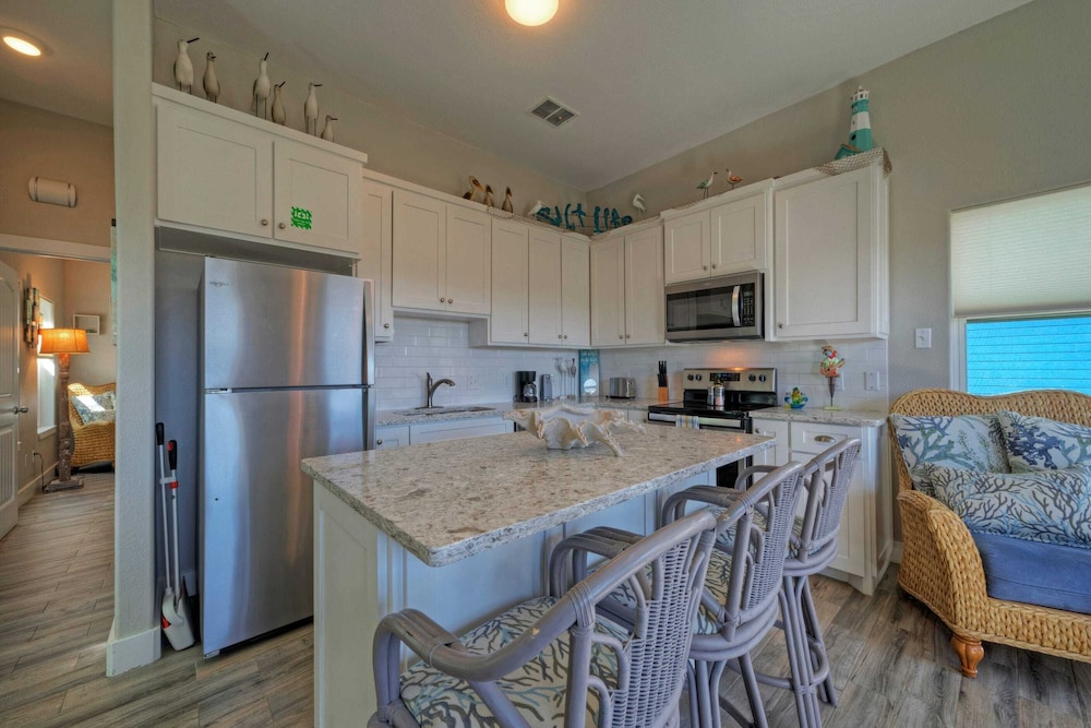Coastal Soiree Ocean Views, Game Room, & Steps From Port Aransas Beaches