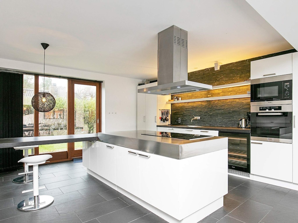 Enticing Holiday Home in Jutland near Beach view 4