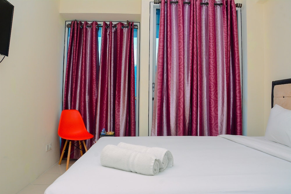 Minimalist and Fully Furnished Studio Tifolia Apartment view 3