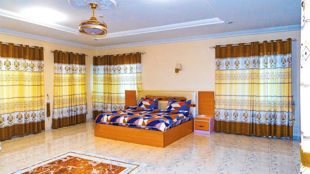 Digi Six-bedroom Accra Luxury Home at East Legon
