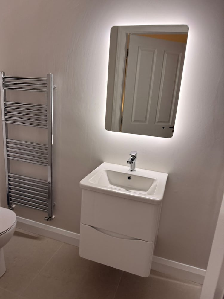 Modern Entire Home Retreat in Newry