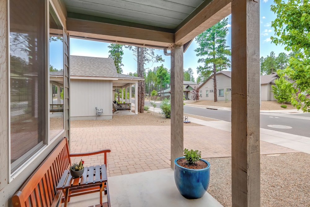 Walk to Flagstaff Urban Trails System: Cozy Home
