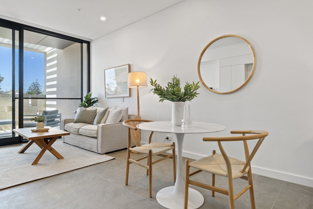 Chic Ground-floor Studio Near Local Cafes