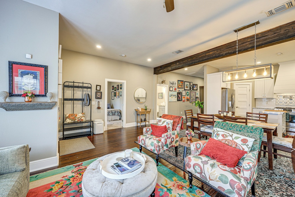 Artsy Bungalow w/ Yard in Dtwn San Antonio