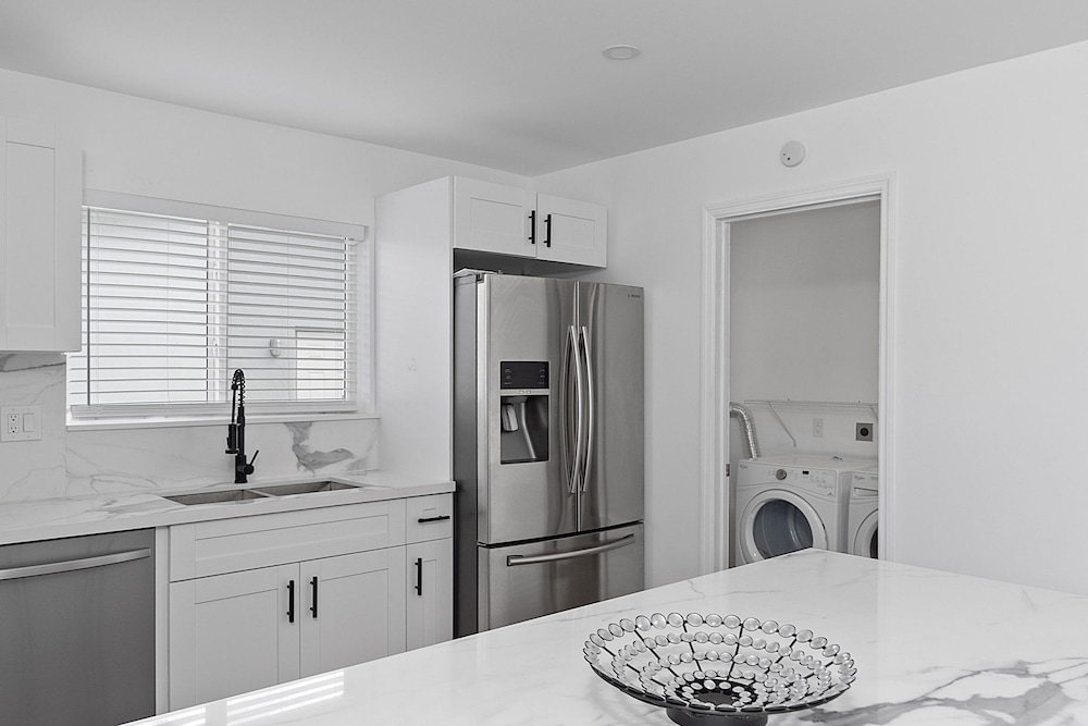 Dreamy 4BR Getaway w Private Pool Luxe Patio in Miramar