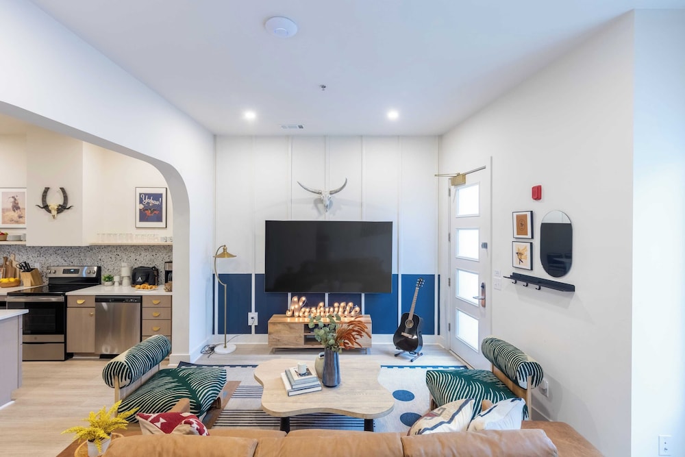 Outrider Buyout- 3 Units by Avantstay Sleeps 36