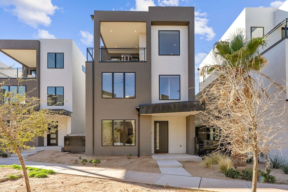 Salt And Sol 5 Bedroom Townhouse