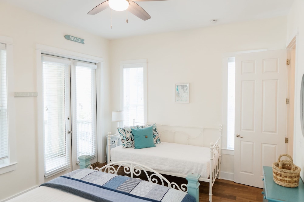 30A Seaclusion by Avantstay Walk to Beach Pool