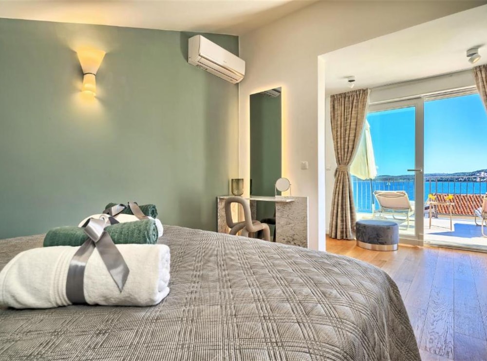 Apartment Domenico - 50 m From the sea