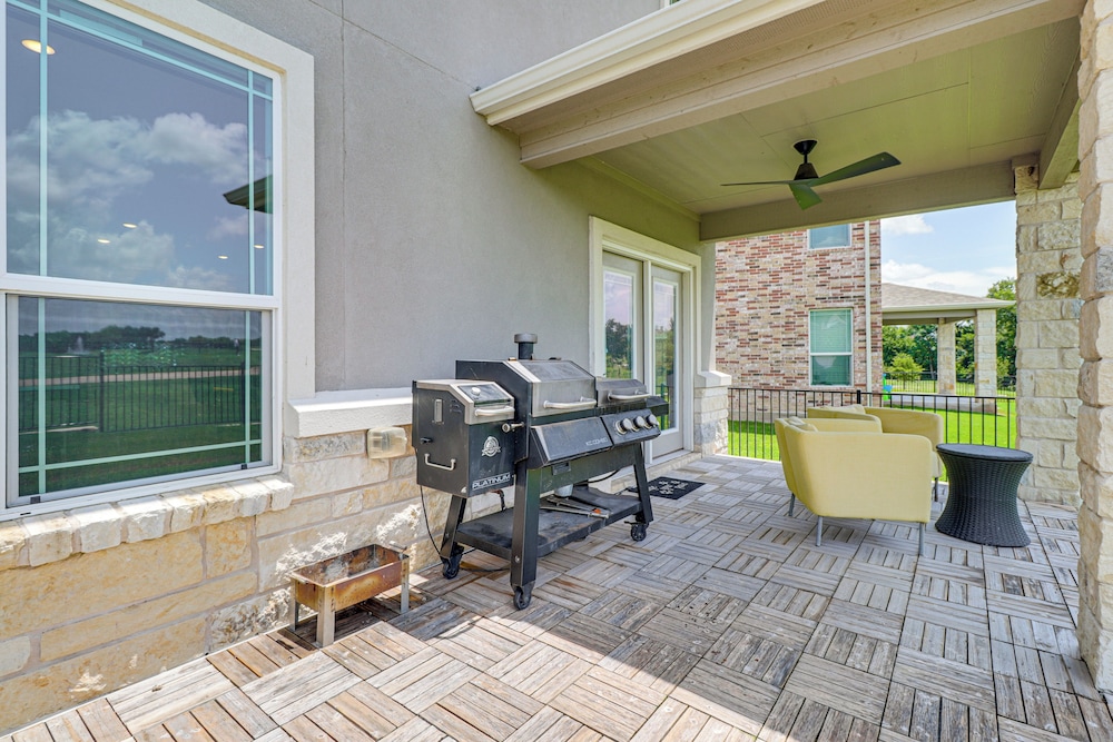 5 Mi to Old Town Hutto: Star Ranch Golf Retreat