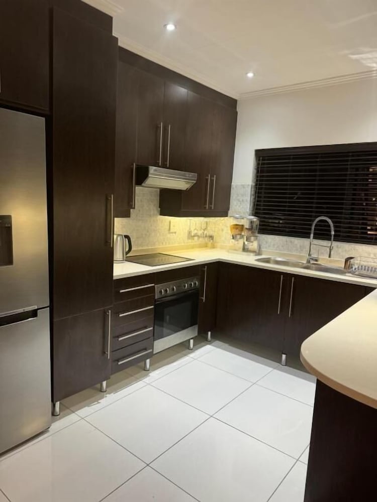 Luxury 2 Bedroom Apartment Near Monte Casino, Johannesburg