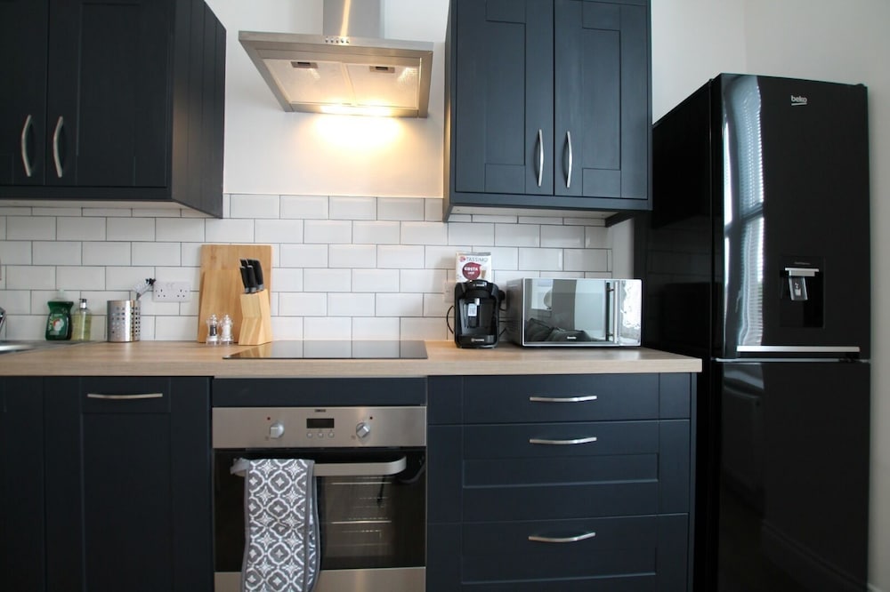 Dundee - 1 Bed - Sleeps 5 - Pet Friendly