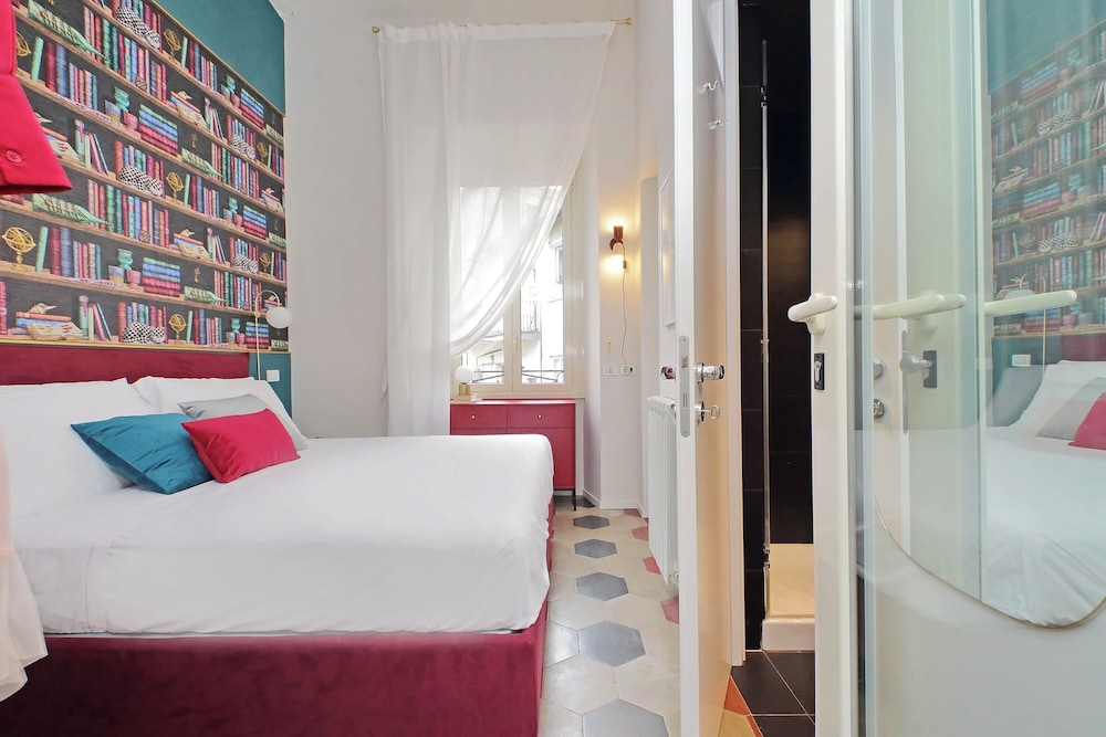 Belle Epoque House of Mirror