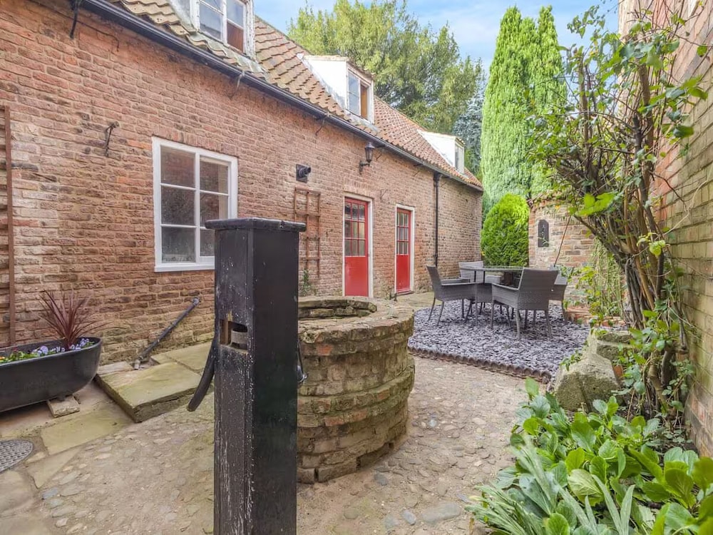 Papist Hall Cottages