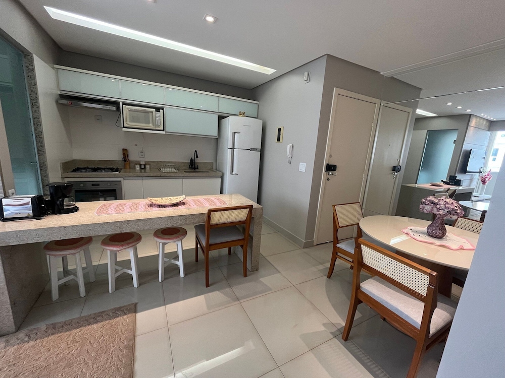 2brs apt 950 m fr/ Flamboyant Mall Unq1104