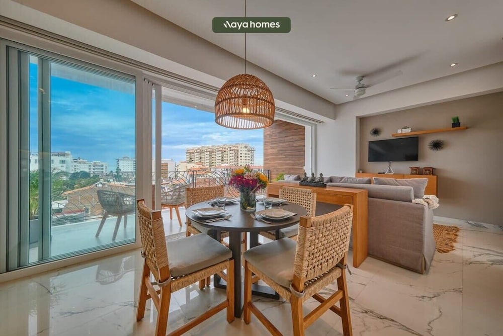 Luxurious 1BR Condo in Zona Romantica - Pool