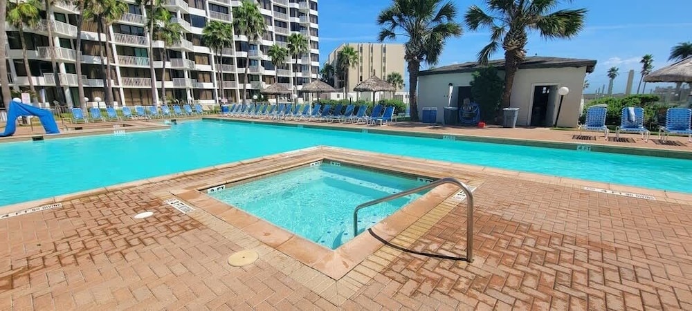 Saida Beachfront Luxe Condo Two Heated Pools 2 Bedroom Condo
