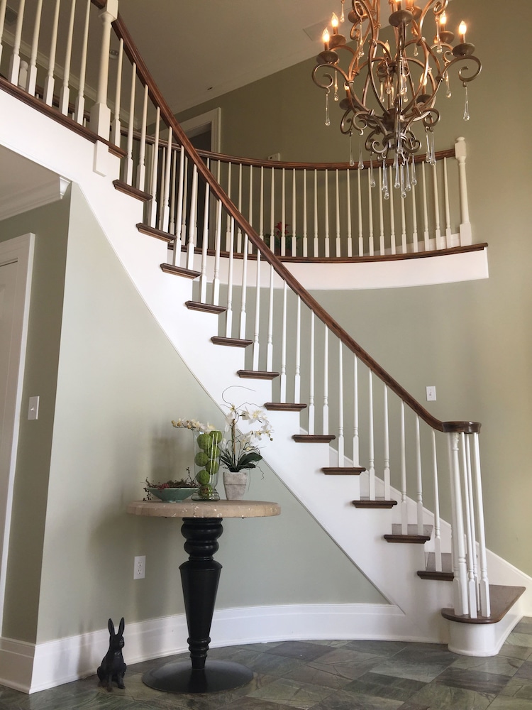 The B & B at Queenslake
