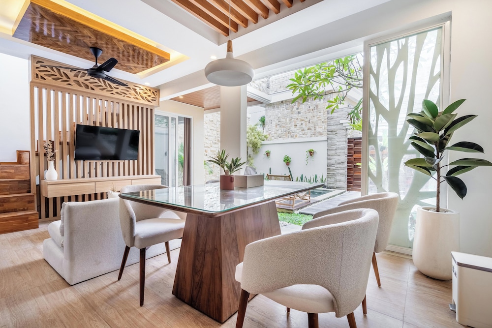 Private Pool Villa Arsy by Orivista